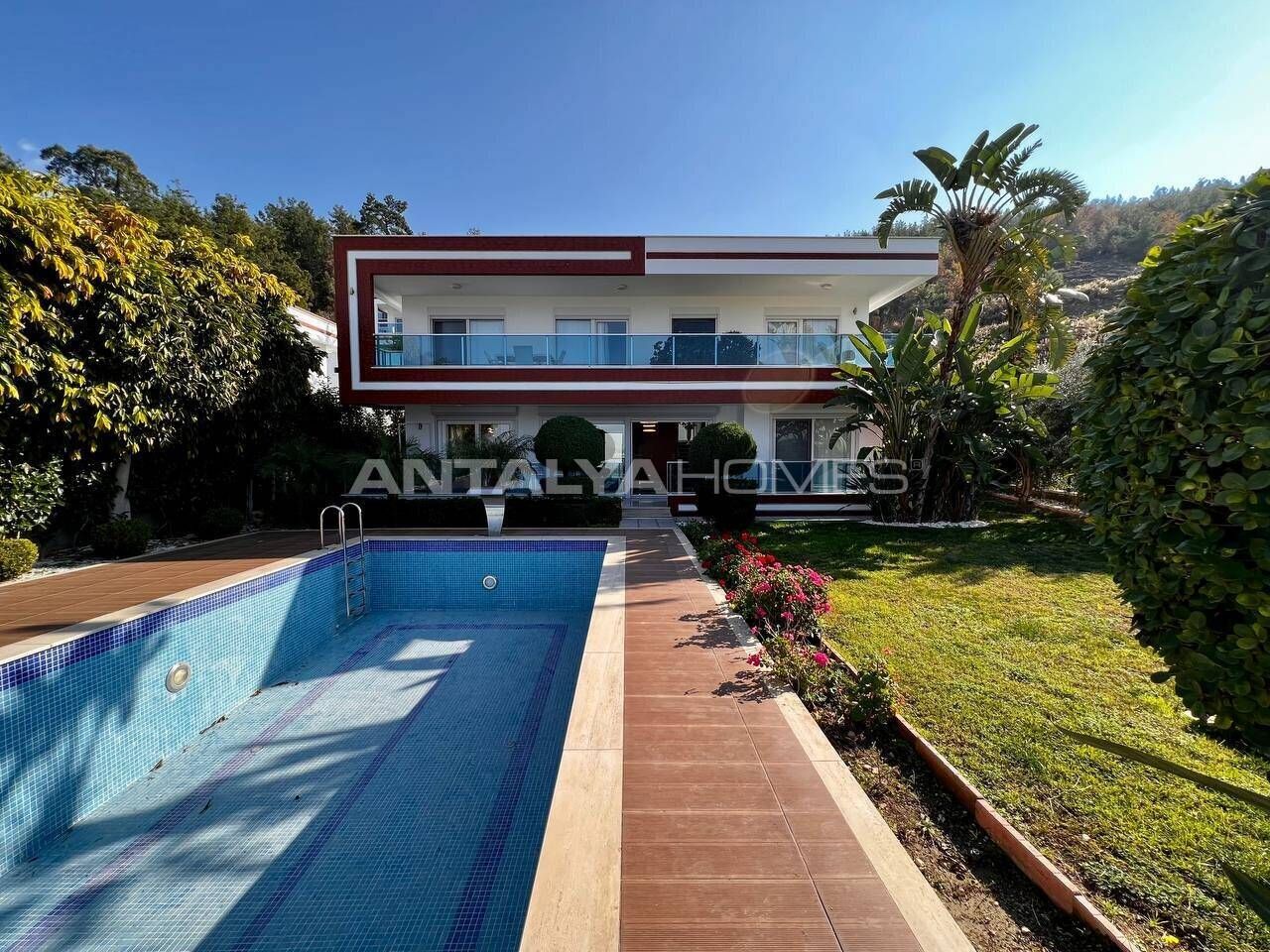 Villa à Alanya, Turquie, 350 m² - image 1