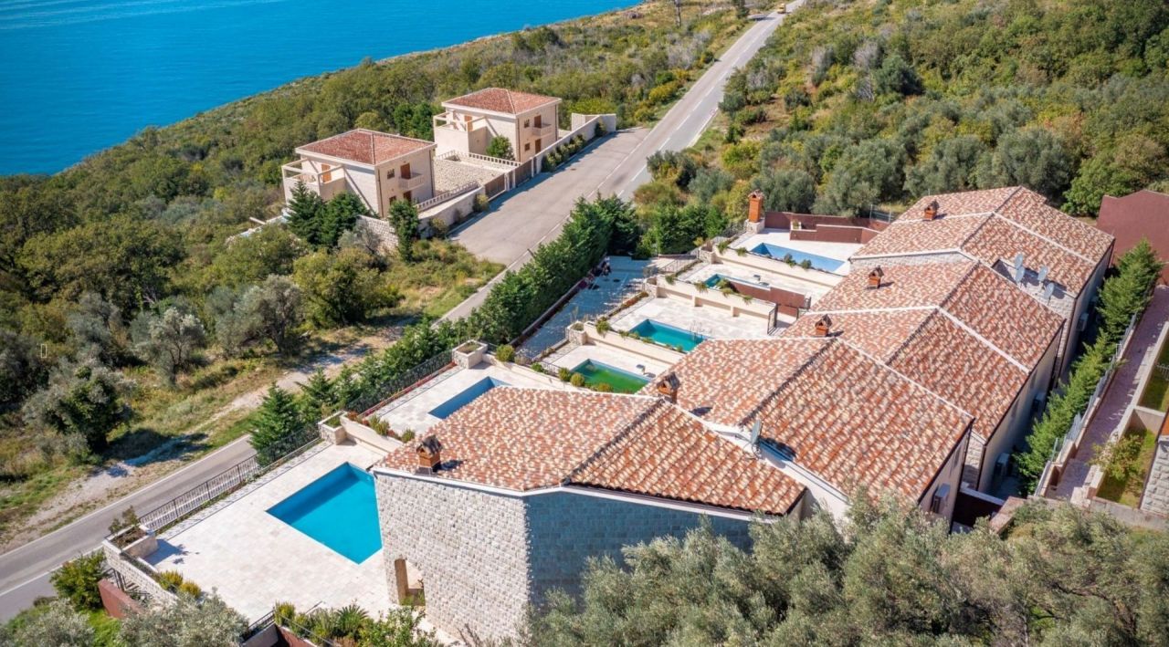 Villa in Rezevici, Montenegro, 150 m² - picture 1