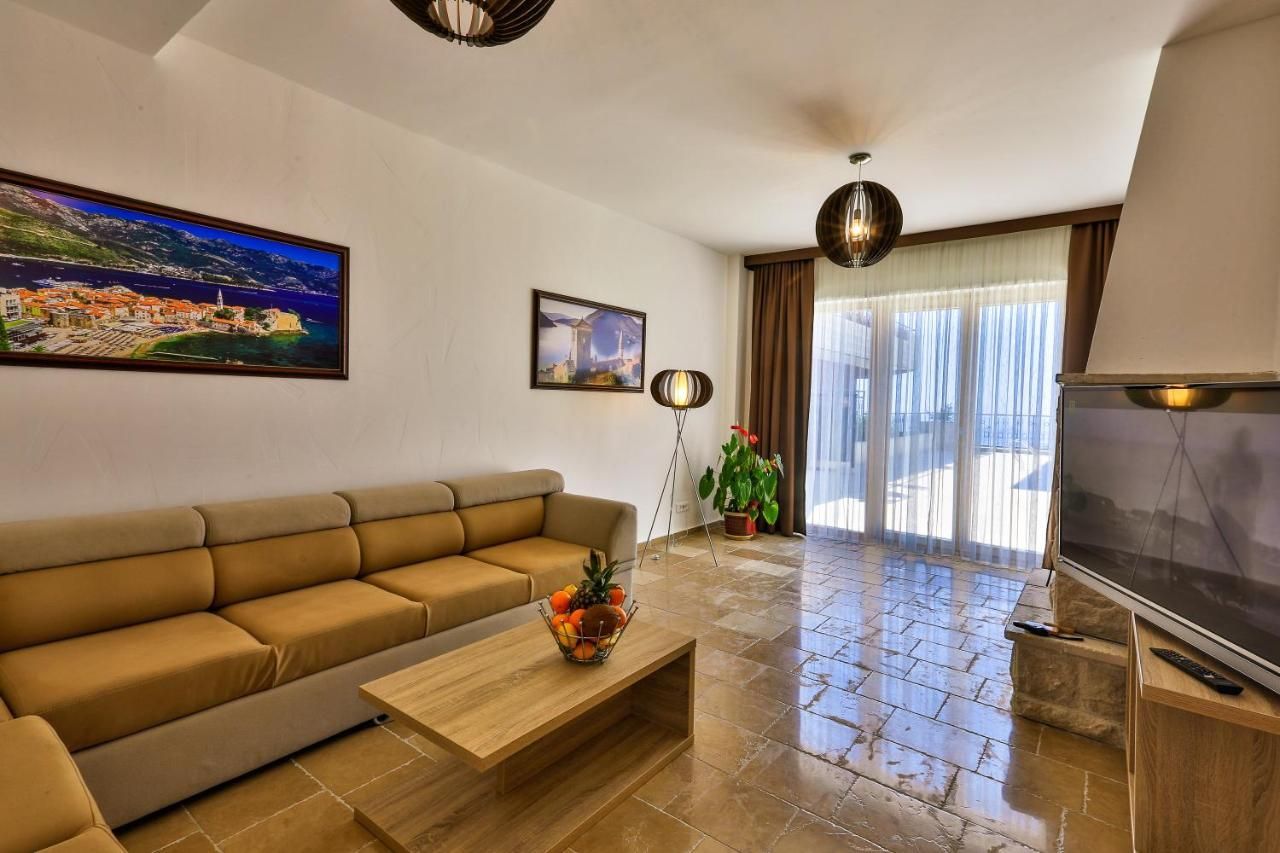 Villa in Rezevici, Montenegro, 135 m² - Foto 1