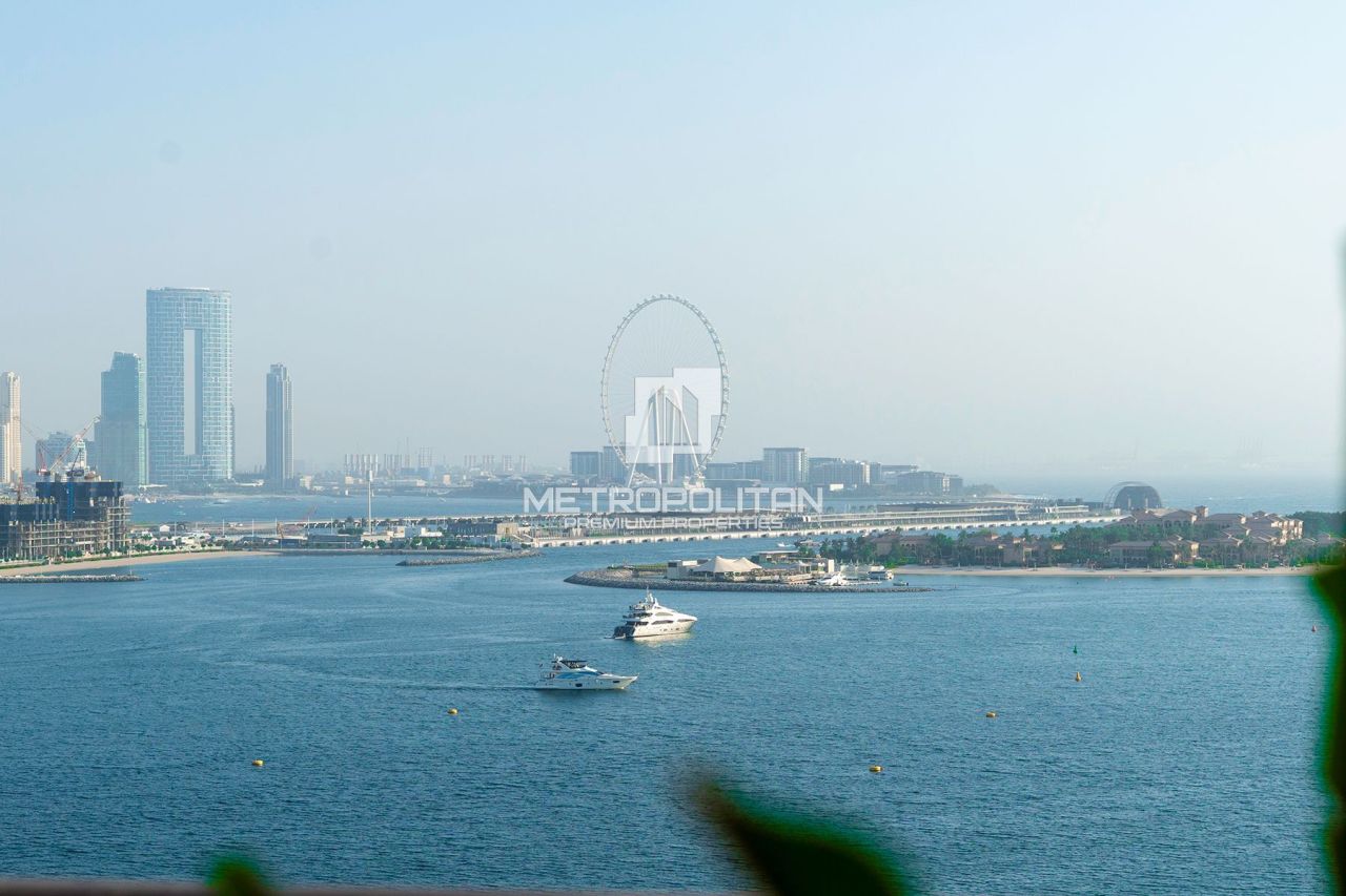 Penthouse in Dubai, UAE, 456 m² - picture 1