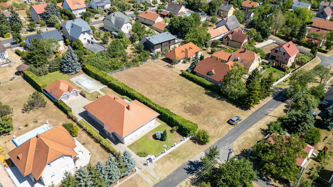 Grundstück in Vonyarcvashegy, Ungarn, 1 109 m² - Foto 1