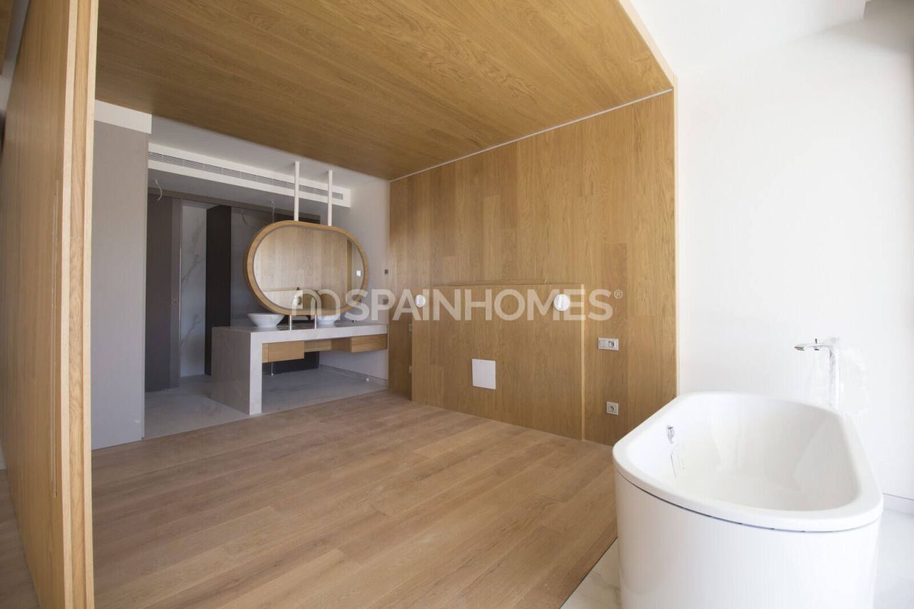 Apartment in Fuengirola, Spain, 153 m² - picture 15