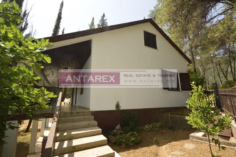 Villa à Igalo, Monténégro, 155 m² - image 1