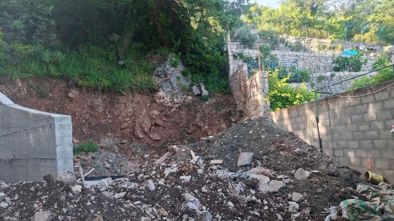 Grundstück Zagradzhe, Montenegro, 289 m² - Foto 1