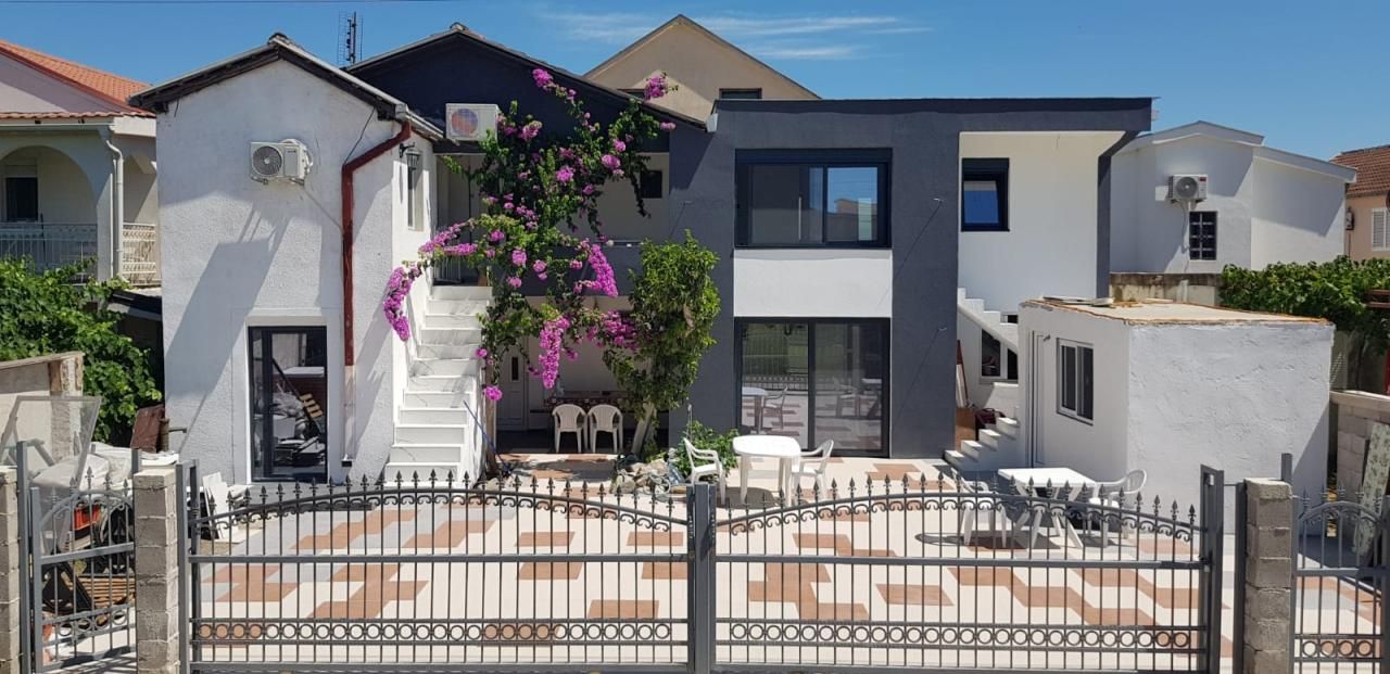 House Doniy Shtoy, Montenegro, 250 m² - picture 1