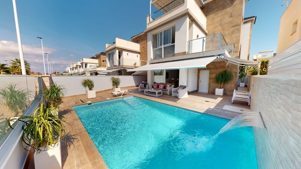 Villa en Torrevieja, España - imagen 1