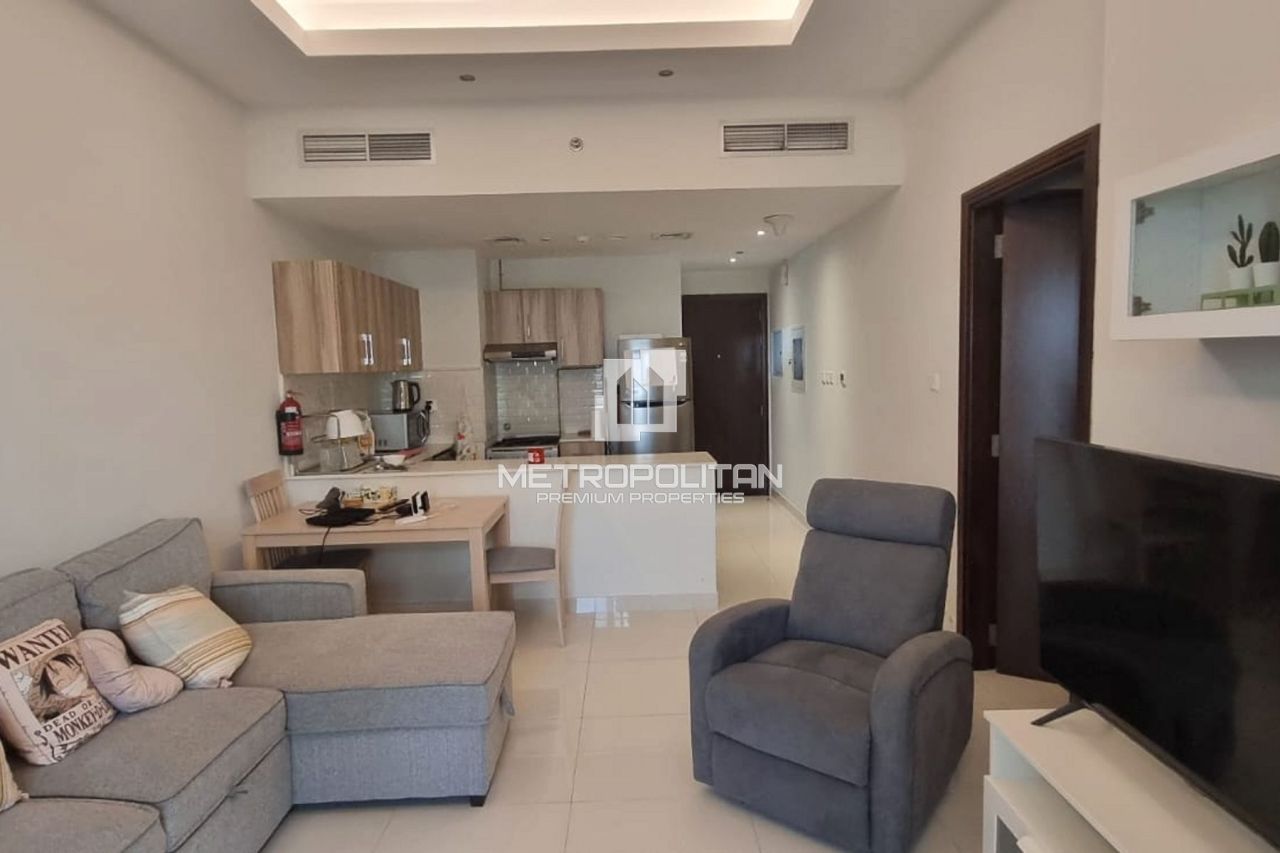 Apartment in Dubai, UAE, 70 m² - picture 1