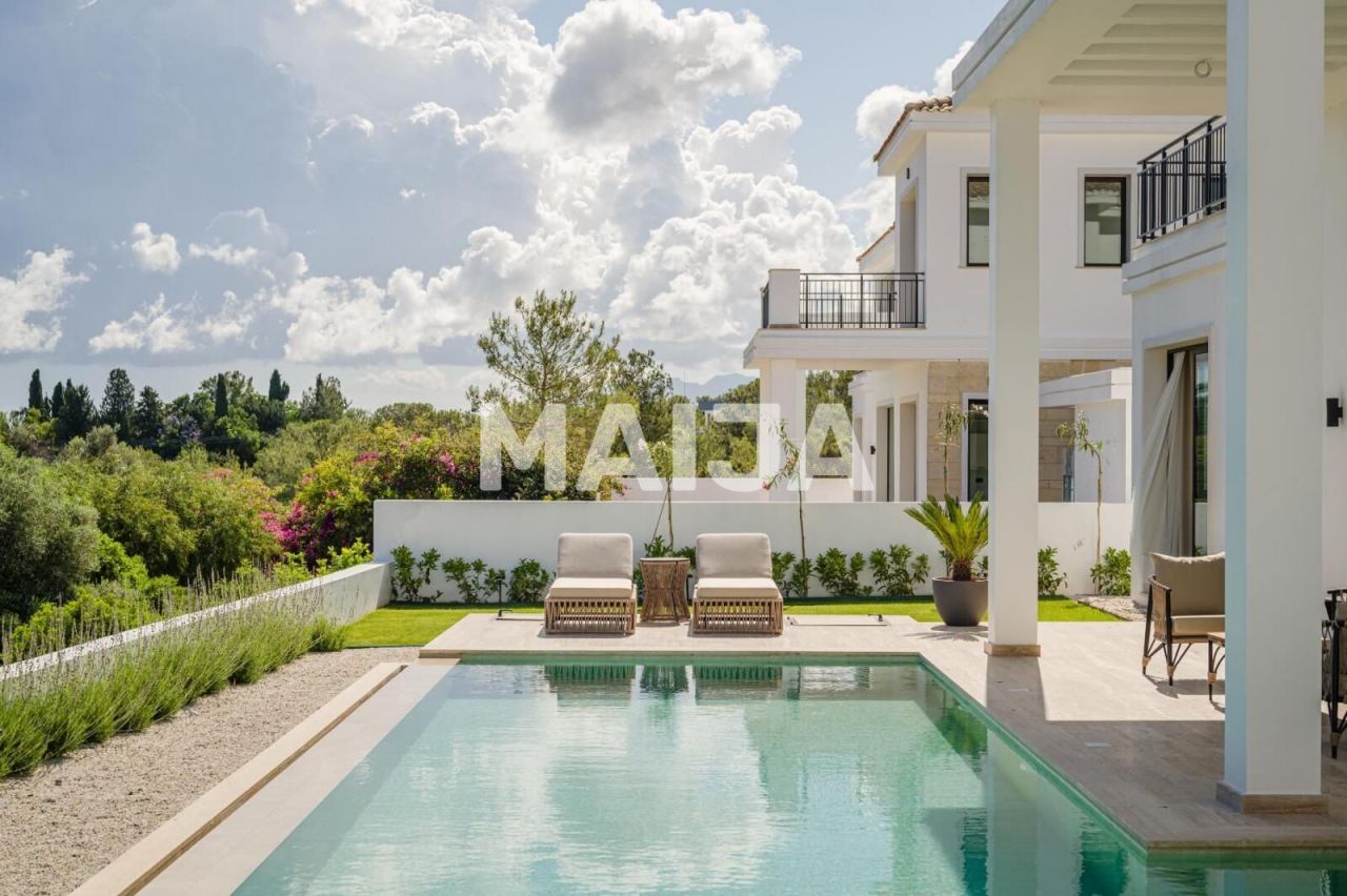 Piso en Kyrenia, Chipre, 310 m² - imagen 1