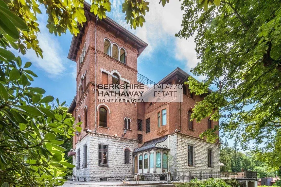 Tenuta a Varese, Italia, 1 330 m² - foto 3