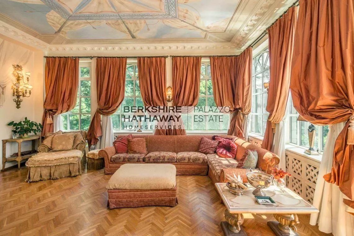 Tenuta a Varese, Italia, 1 330 m² - foto 7