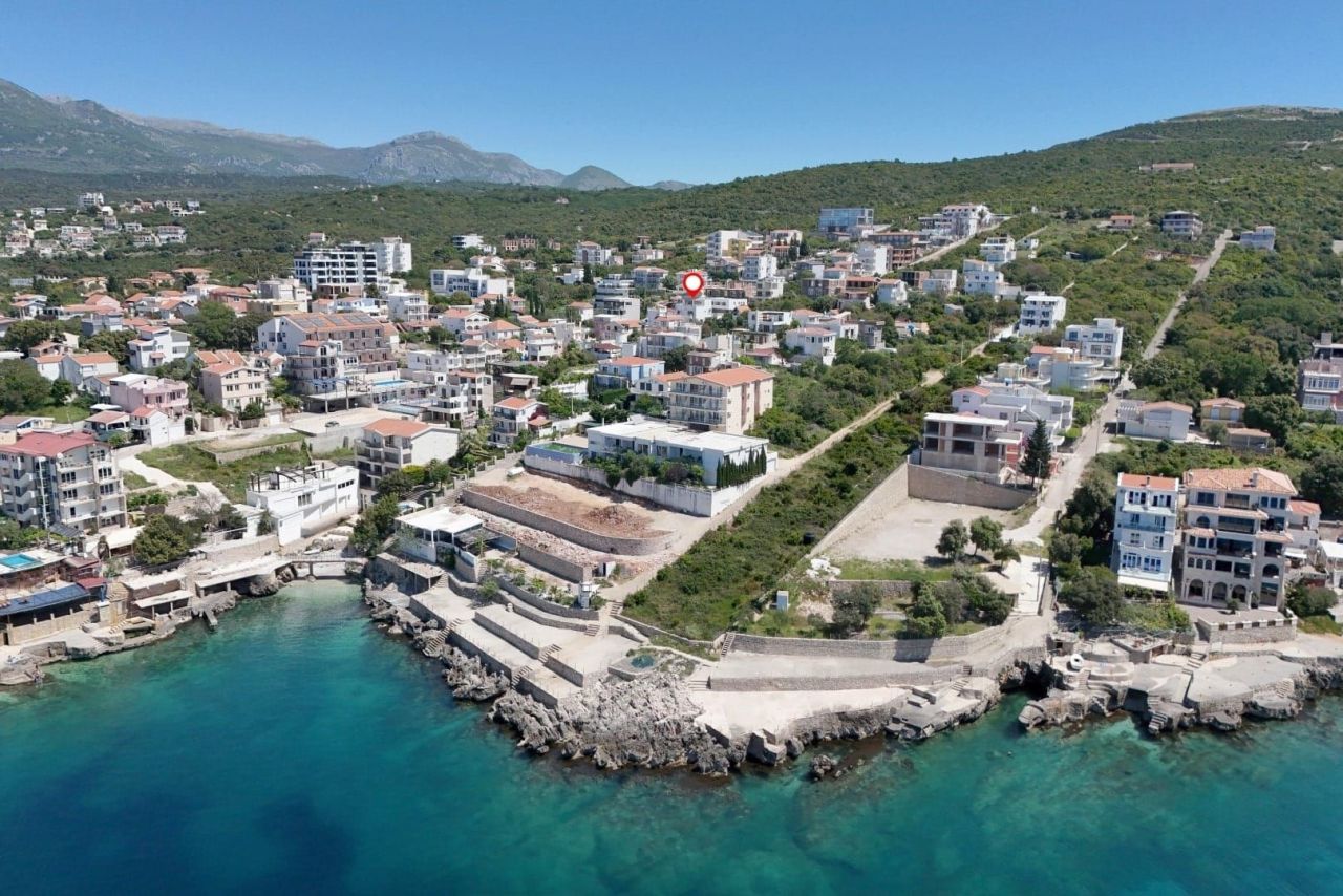 Villa in Bar, Montenegro, 272 m² - picture 1