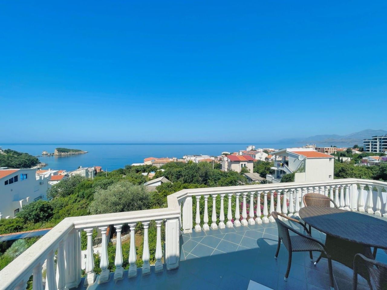 Haus in Bar, Montenegro, 202 m² - Foto 1