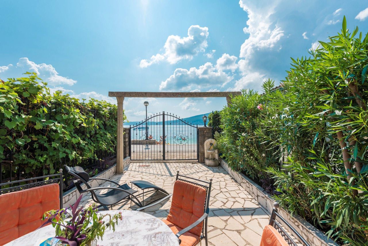 House in Baosici, Montenegro, 95 m² - picture 1