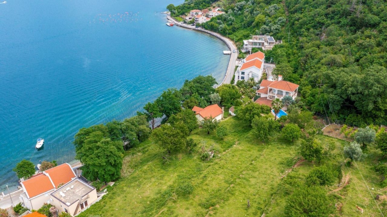 Terreno en Stoliv, Montenegro - imagen 1