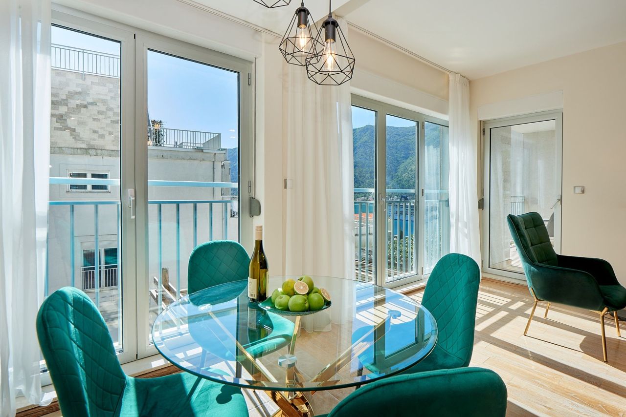 Apartment in Dobrota, Montenegro, 75 m² - Foto 1