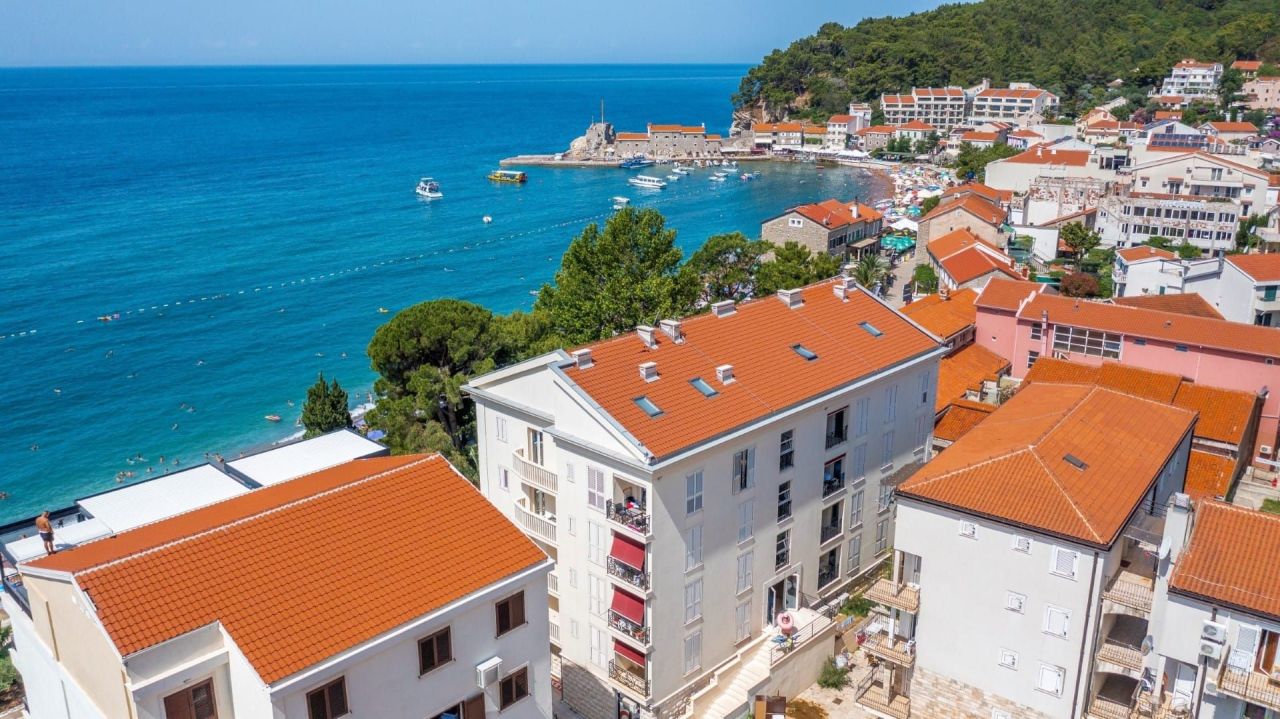 Apartment in Budva, Montenegro, 46 m² - picture 1