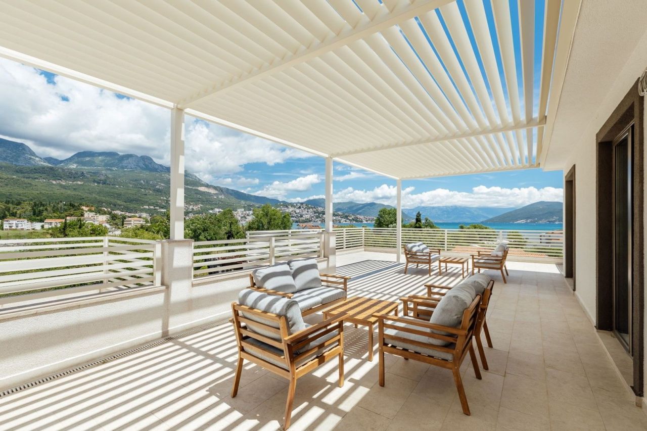 Apartment in Igalo, Montenegro, 78 m² - picture 1