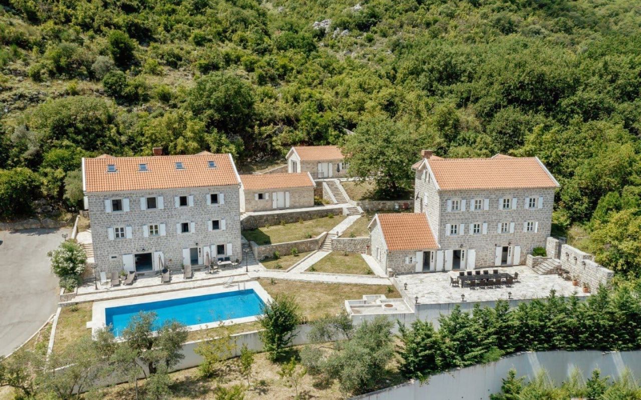 Villa à Prcanj, Monténégro, 800 m² - image 1