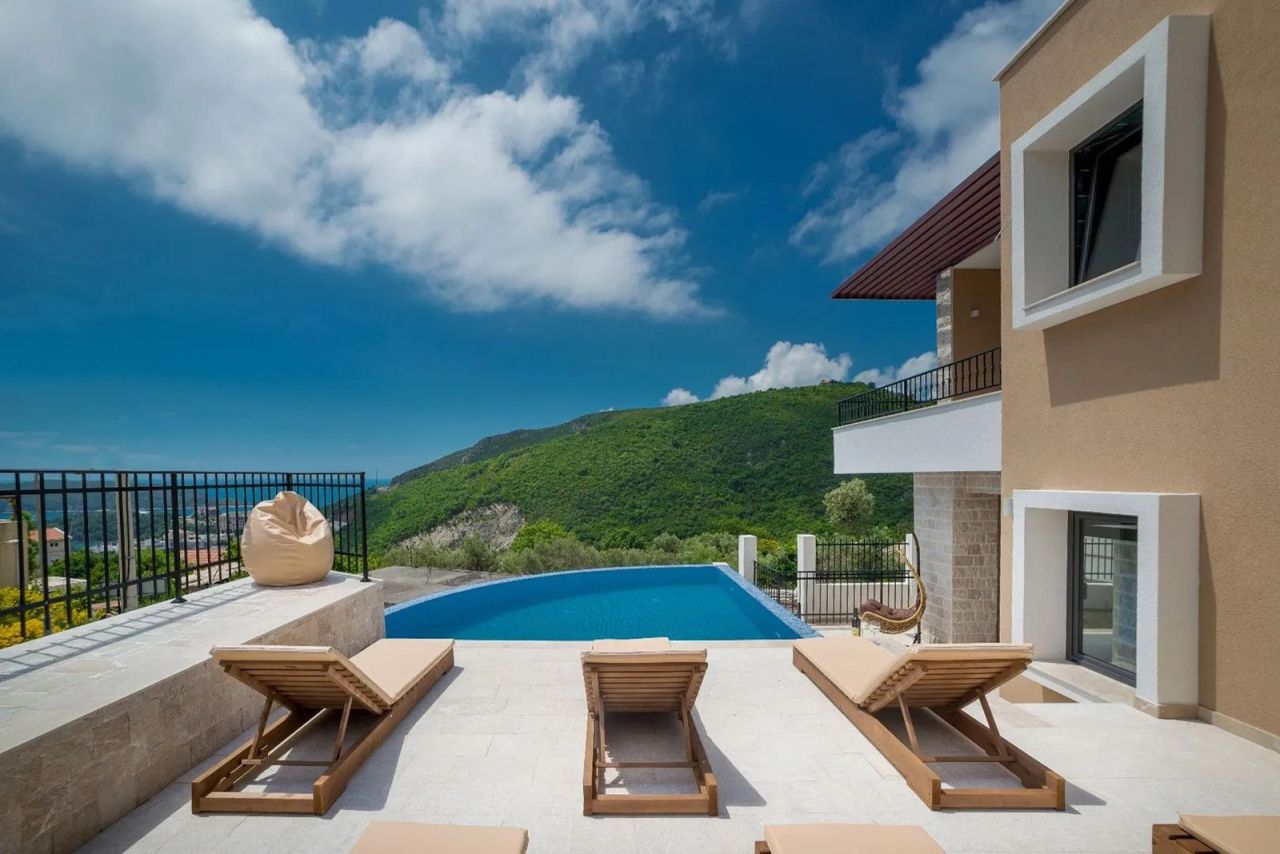 Villa in Becici, Montenegro, 170 m² - picture 1