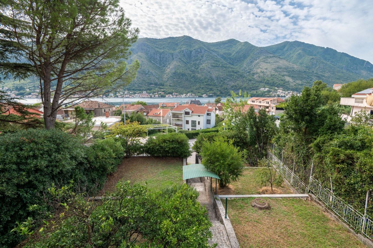 Casa en Dobrota, Montenegro, 119 m² - imagen 1