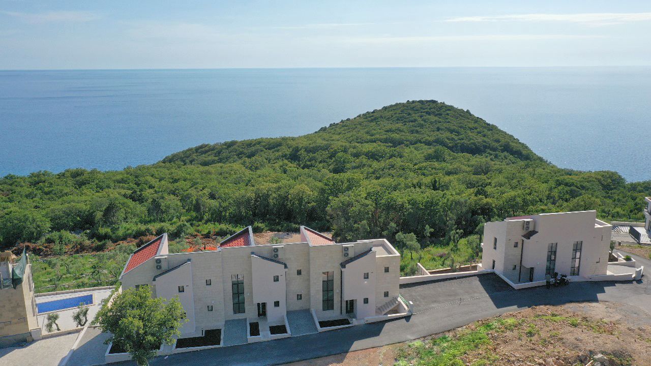 Maison à Rézévici, Monténégro, 140 m² - image 1