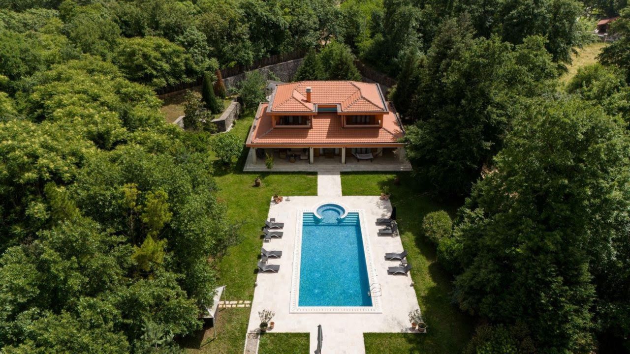 Villa à Podgorica, Monténégro, 400 m² - image 1