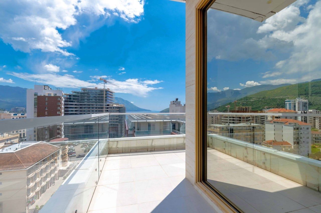 Apartamento en Budva, Montenegro, 210 m² - imagen 1