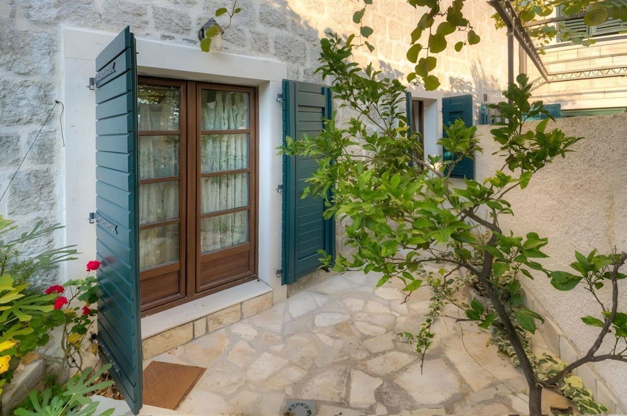 Apartment in Kotor, Montenegro, 105 m² - Foto 1