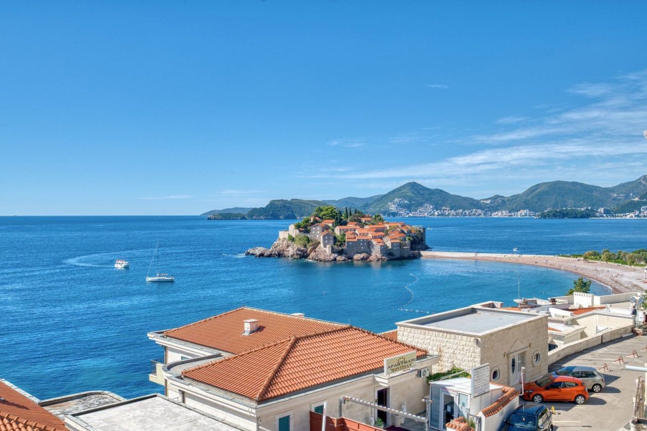 Apartment in Sveti Stefan, Montenegro, 117 m² - Foto 1