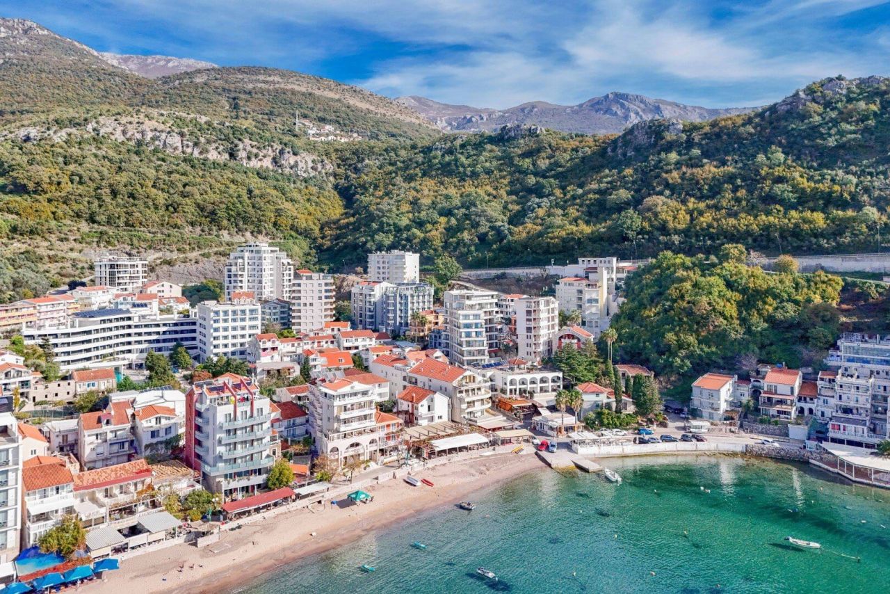 Apartment in Rafailovici, Montenegro, 42 m² - Foto 1