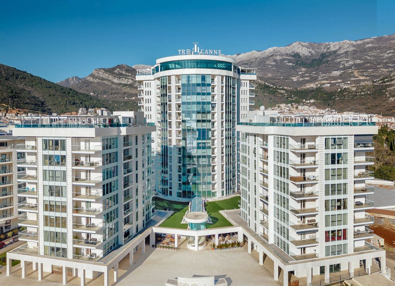 Apartamento en Budva, Montenegro, 63 m² - imagen 1