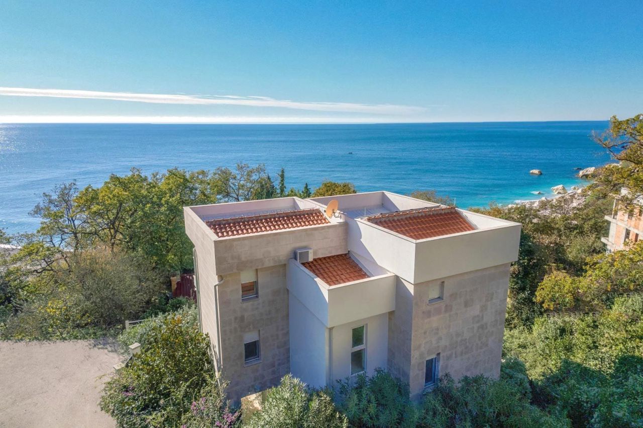 Villa in Budva, Montenegro, 400 m² - Foto 1