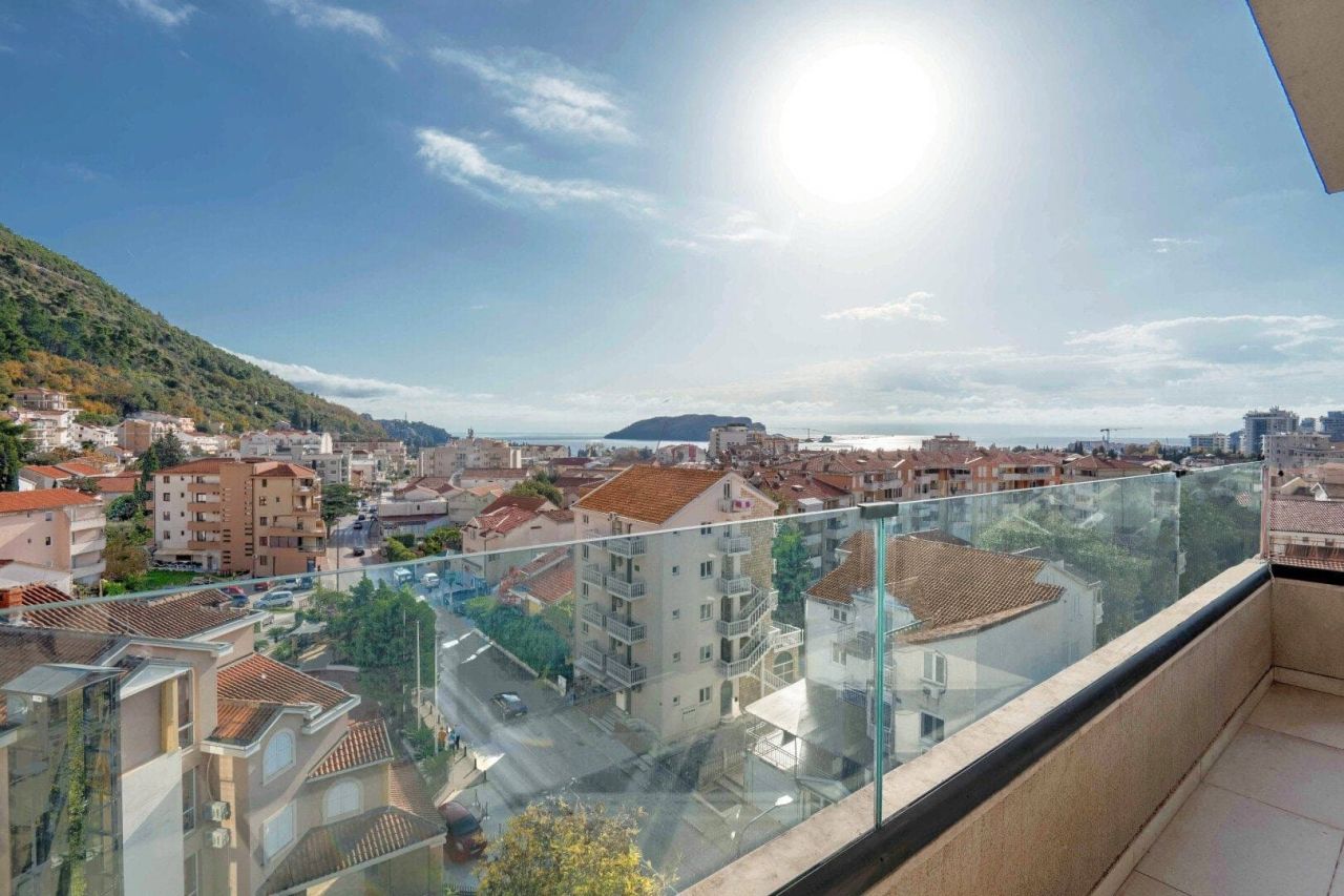 Apartment in Budva, Montenegro, 130 m² - Foto 1