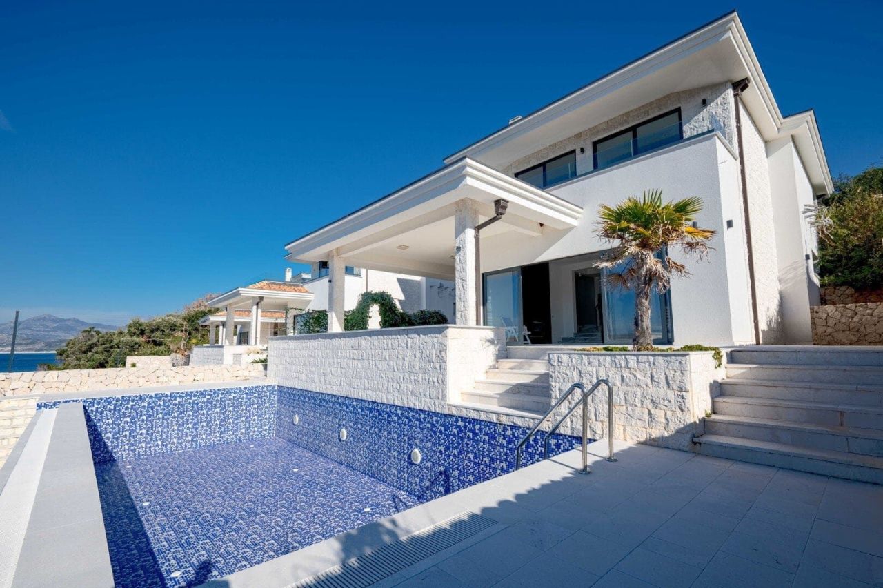 Villa in Bar, Montenegro, 370 m² - picture 1