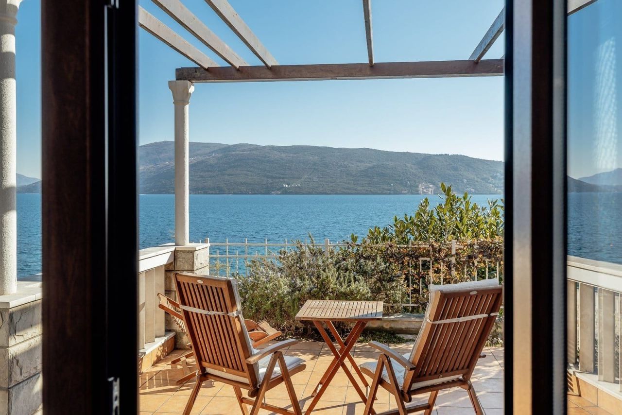 Appartement à Herceg-Novi, Monténégro, 130 m² - image 1