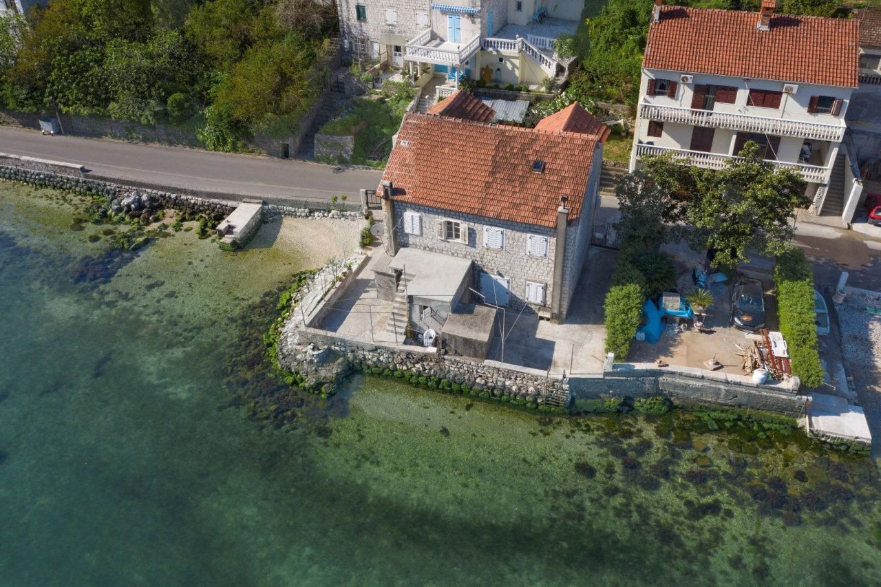House in Prcanj, Montenegro, 100 m² - picture 1