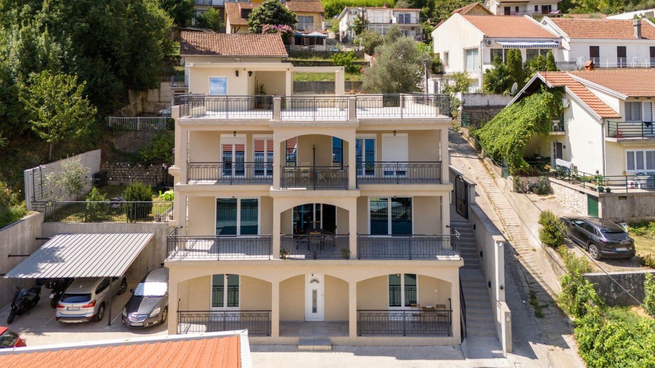 Appartement à Stoliv, Monténégro, 440 m² - image 2