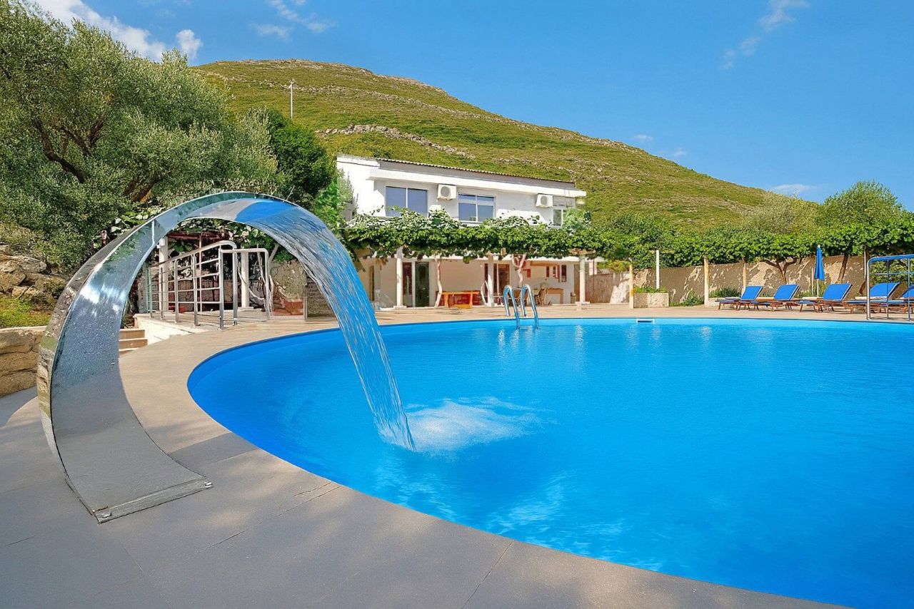 Casa en Rezevici, Montenegro, 174 m² - imagen 2