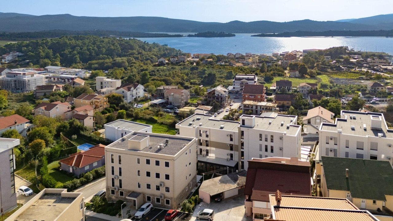 Apartment in Tivat, Montenegro, 62 m² - picture 2