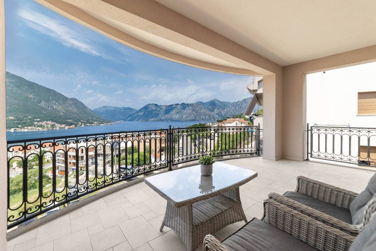 Apartment in Dobrota, Montenegro, 112 m² - picture 3