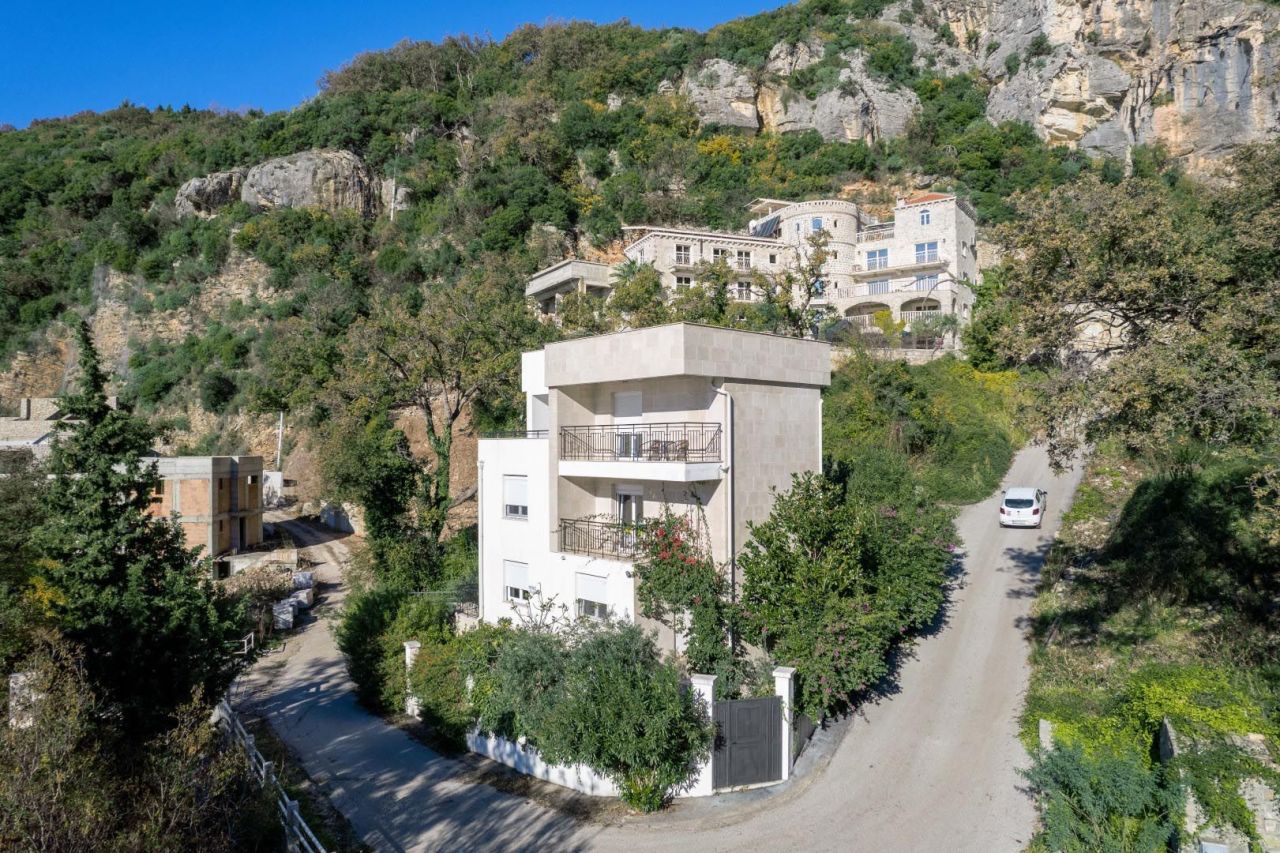 Villa en Budva, Montenegro, 400 m² - imagen 4