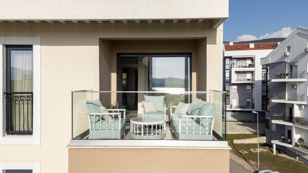 Apartment in Tivat, Montenegro, 62 m² - picture 4