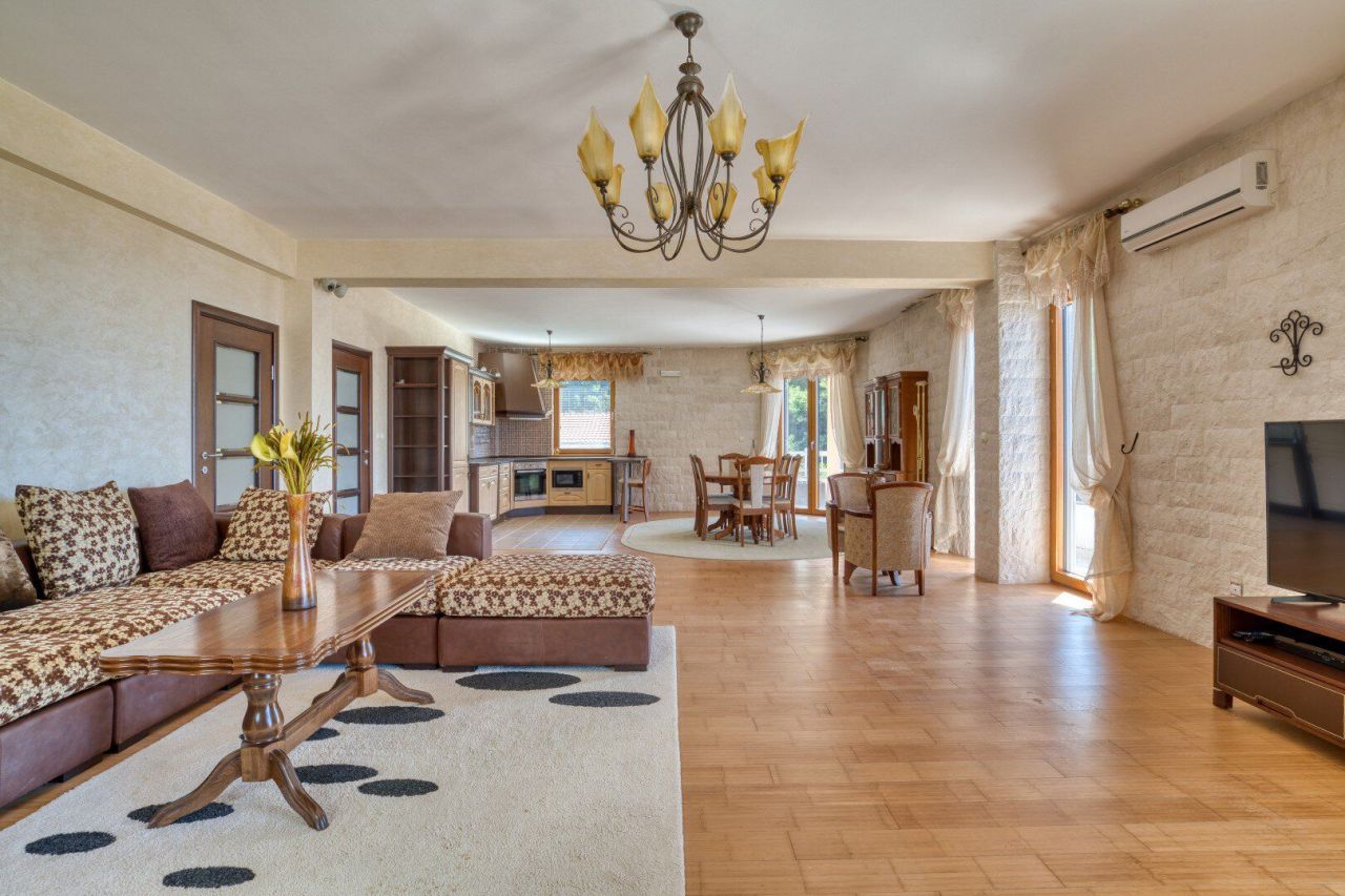 Apartment in Sveti Stefan, Montenegro, 146 m² - picture 5