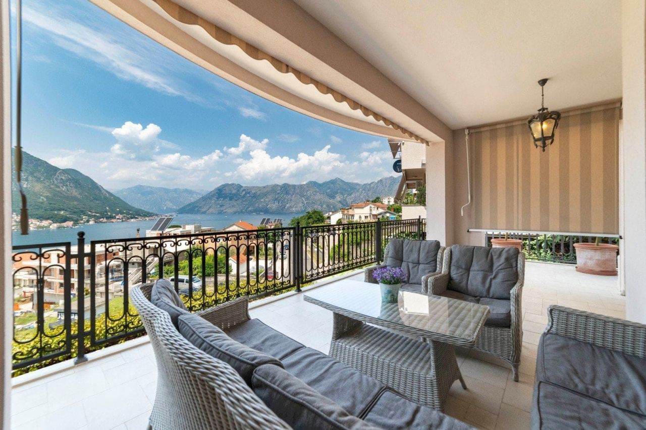 Apartment in Dobrota, Montenegro, 112 m² - picture 5