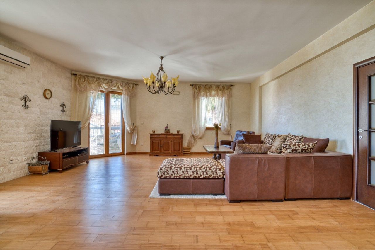 Apartment in Sveti Stefan, Montenegro, 146 m² - picture 7