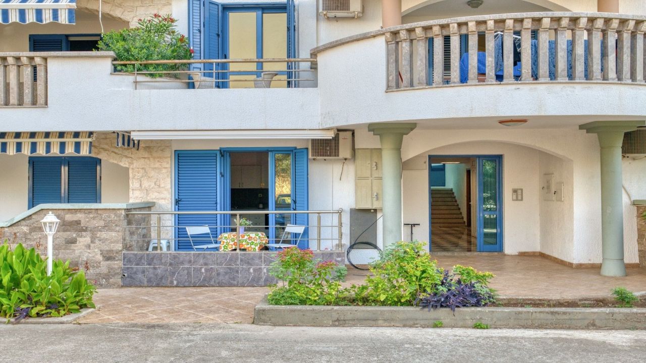 Apartment in Przno, Montenegro, 29 m² - picture 7