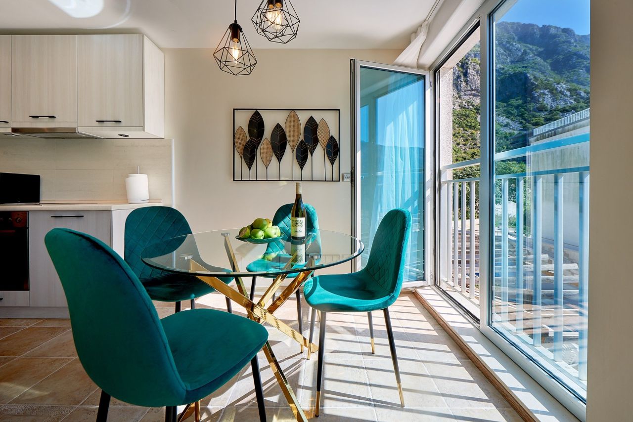 Apartment in Dobrota, Montenegro, 75 m² - picture 7