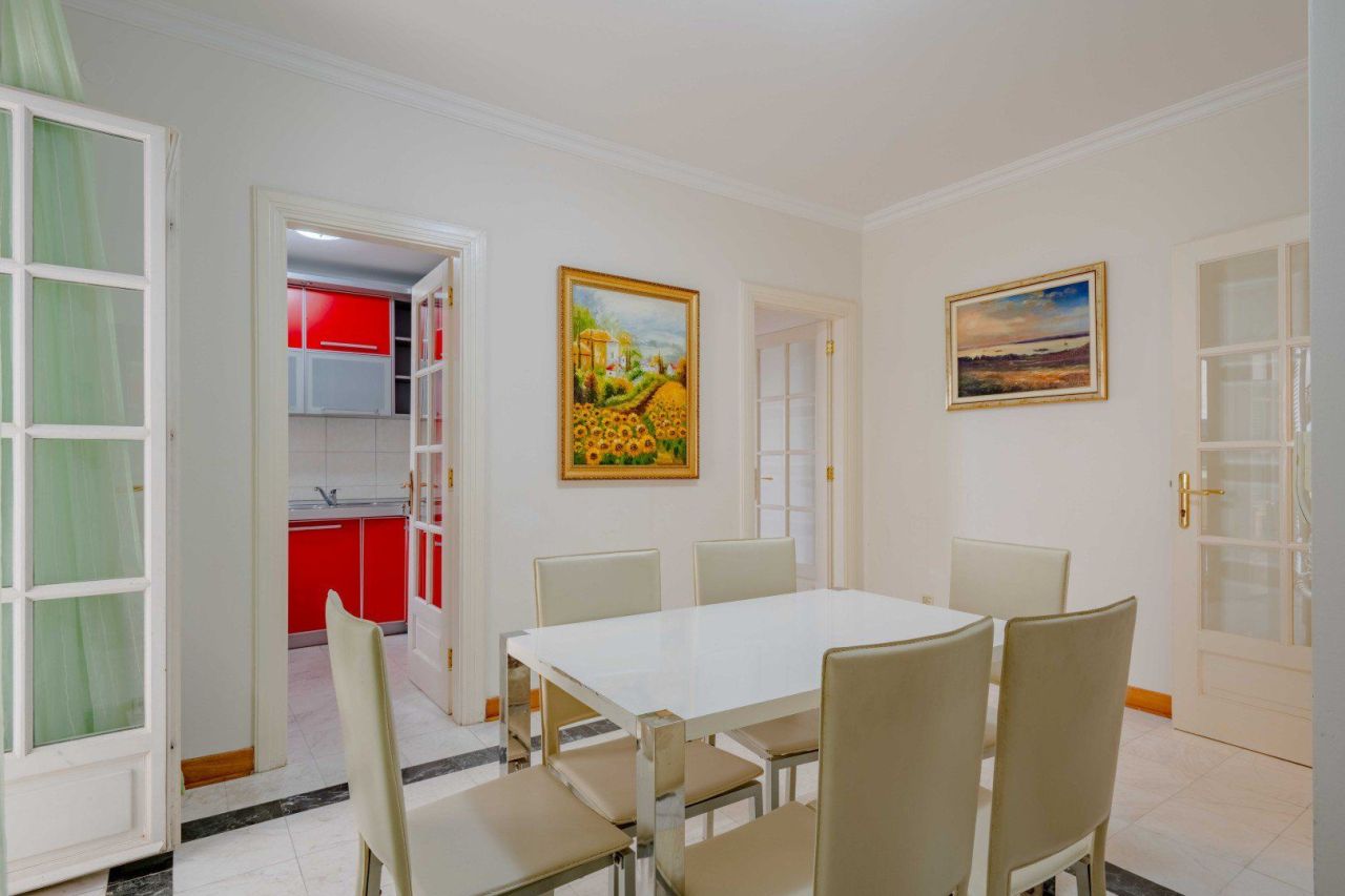 Apartment in Sveti Stefan, Montenegro, 131 m² - picture 7