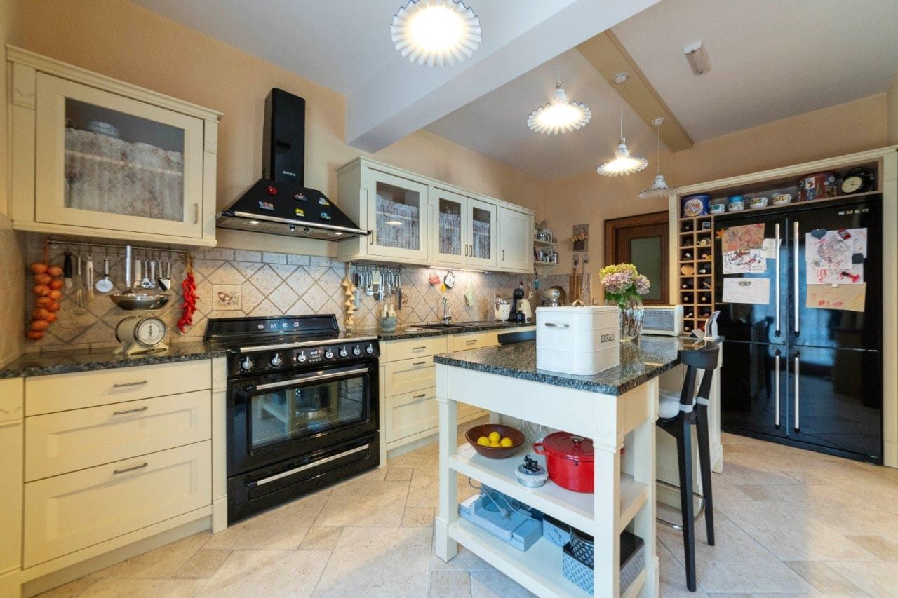 Apartment in Dobrota, Montenegro, 112 m² - picture 9