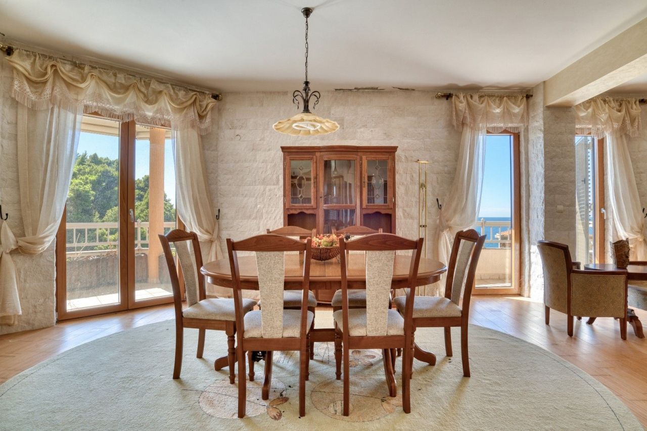 Apartment in Sveti Stefan, Montenegro, 146 m² - picture 10